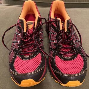 Great condition tennis shoes.